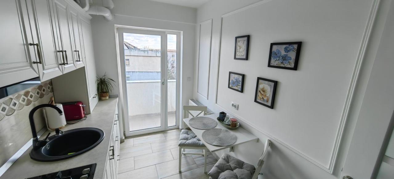 Apartament 1 Mai Bloc Nou-Self Check-In Craiova Exterior photo