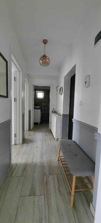 Apartament 1 Mai Bloc Nou-Self Check-In Craiova Exterior photo